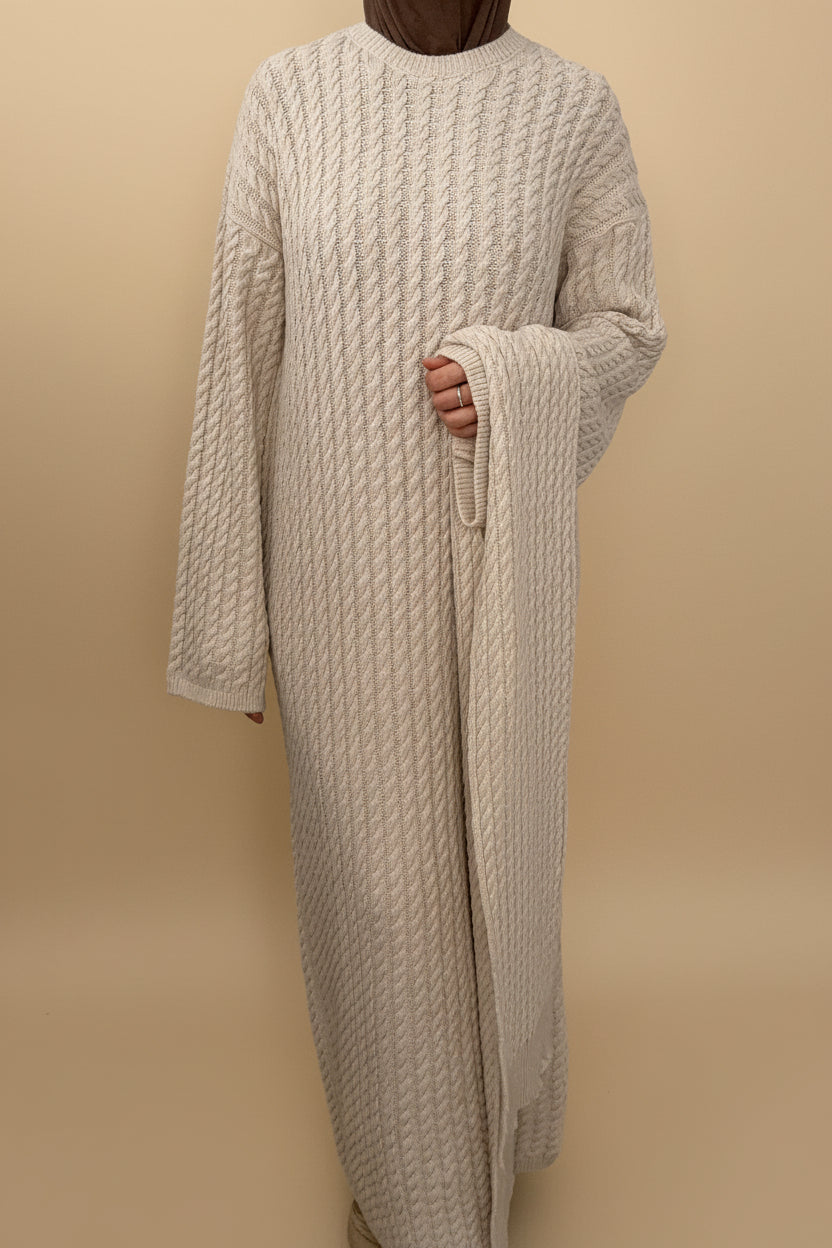 Strickkleid mit passendem Schal