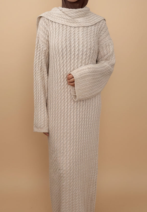 Strickkleid mit passendem Schal